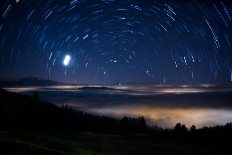 Startrails über Zugerberg und Pilatus